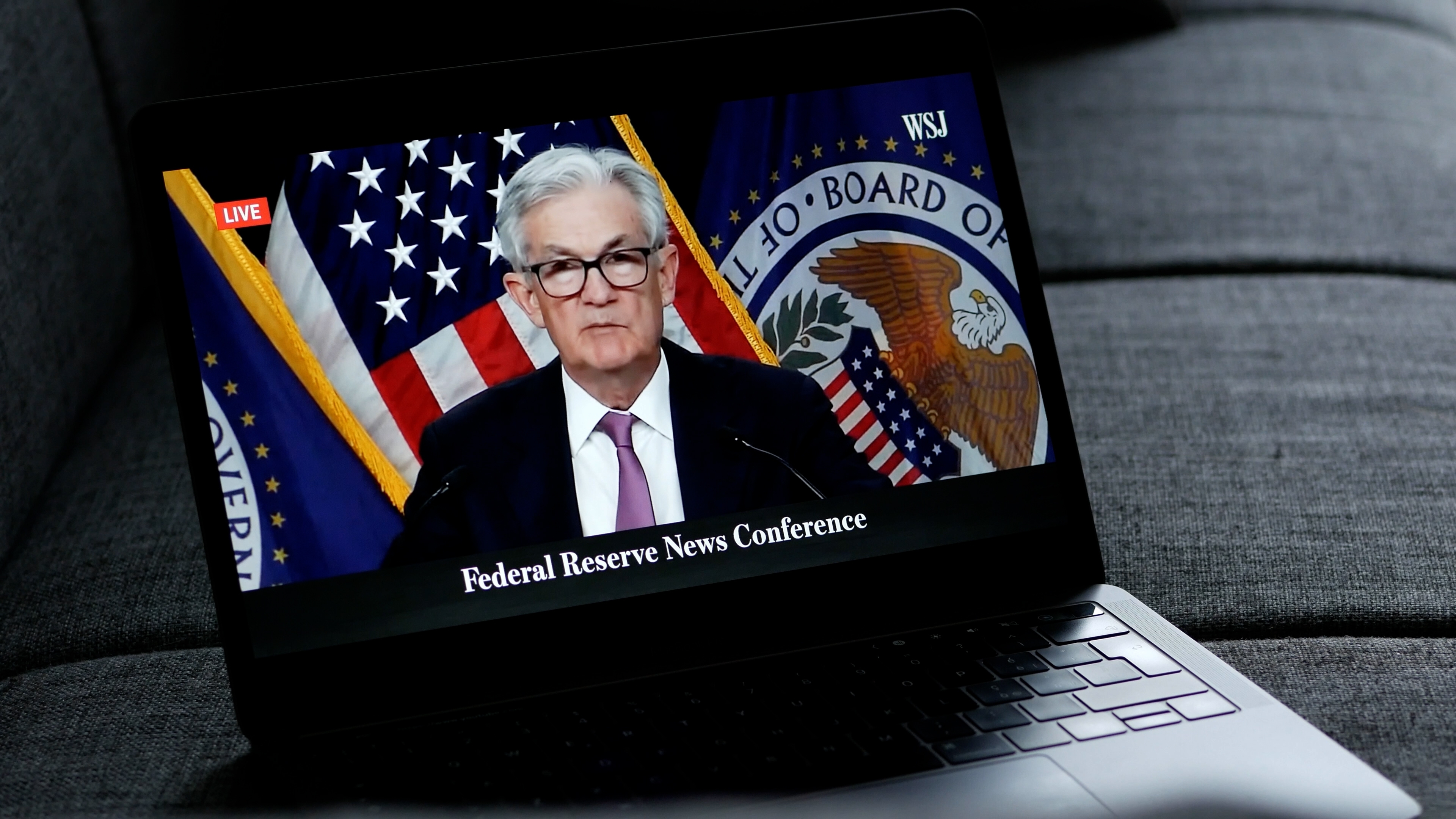 /asset/media/Feature/Article/PVB/2023/hero-artikel-strong-us-payrolls.jpg
