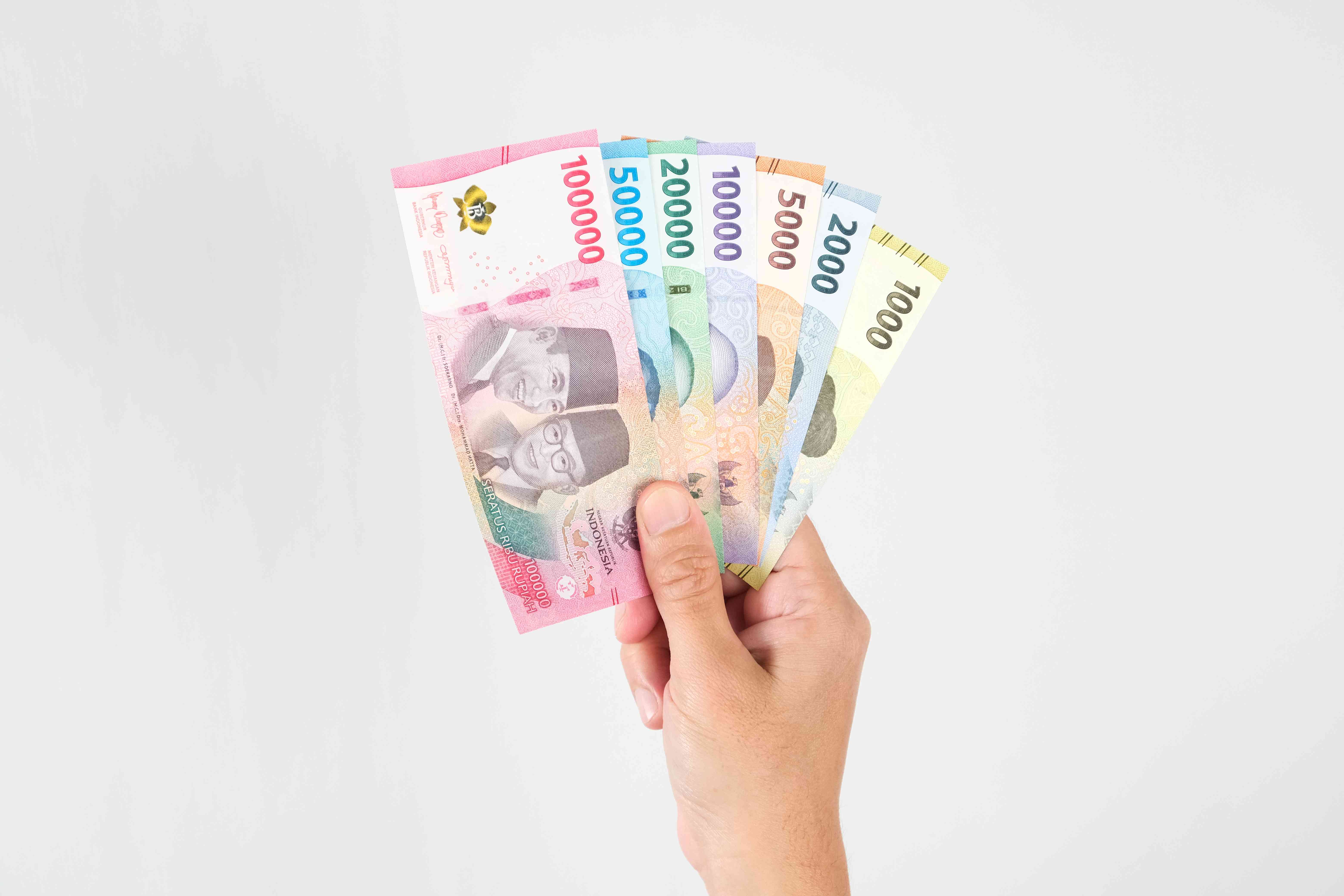 /asset/media/Feature/Article/image-stock/Pexels-Images/Financial/rupiah-hand-holding.jpg